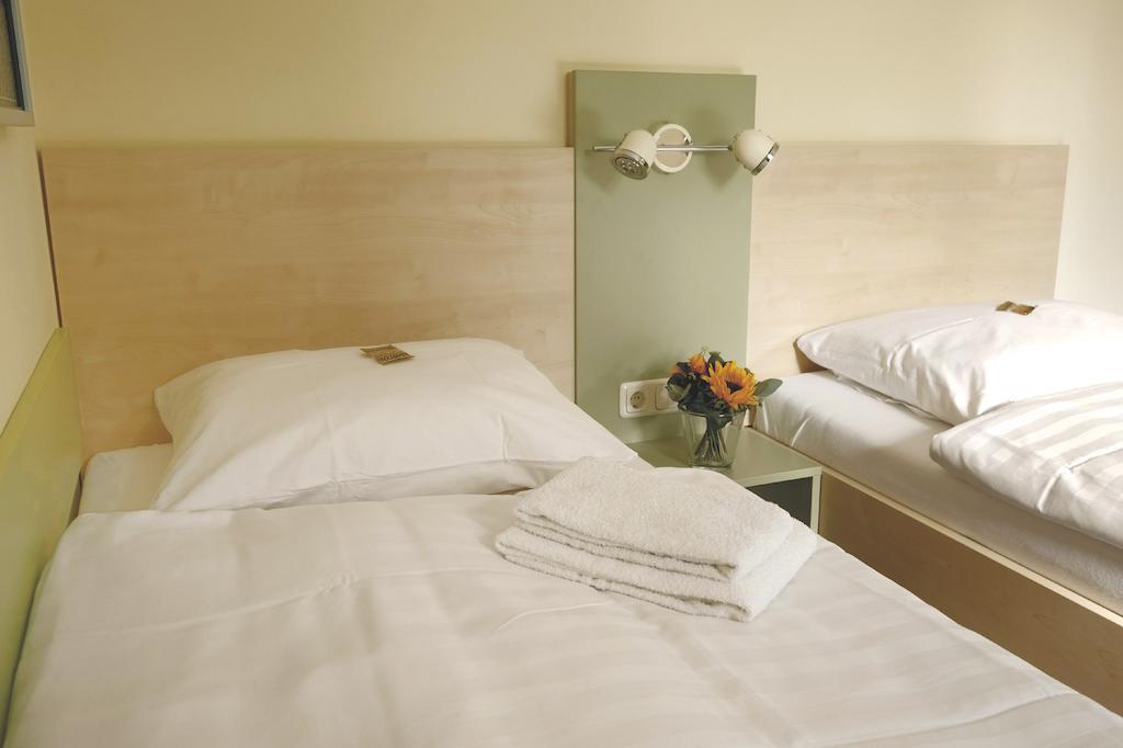 Best Deal Airporthotel Weeze Exterior foto