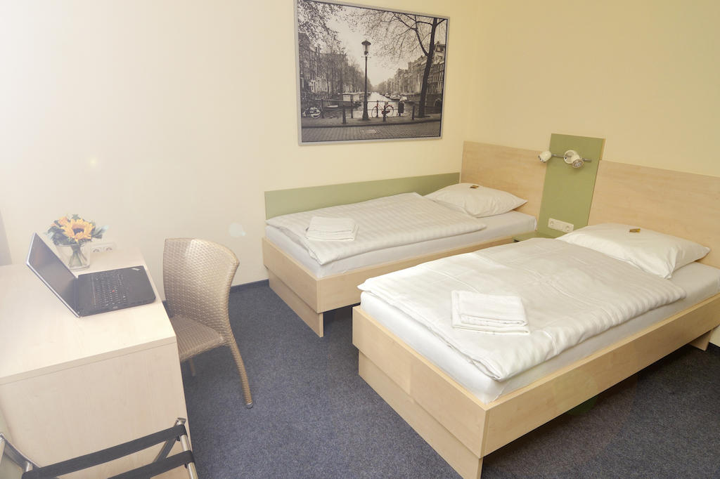Best Deal Airporthotel Weeze Exterior foto